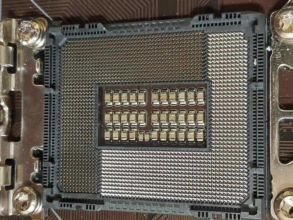 Intel Core i7 12700K + Gigabyte B660 Gaming X DDR4