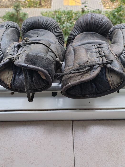 Mănuși Box WW2 , model asemănător folosit in filmul Ringul de Sergiu N