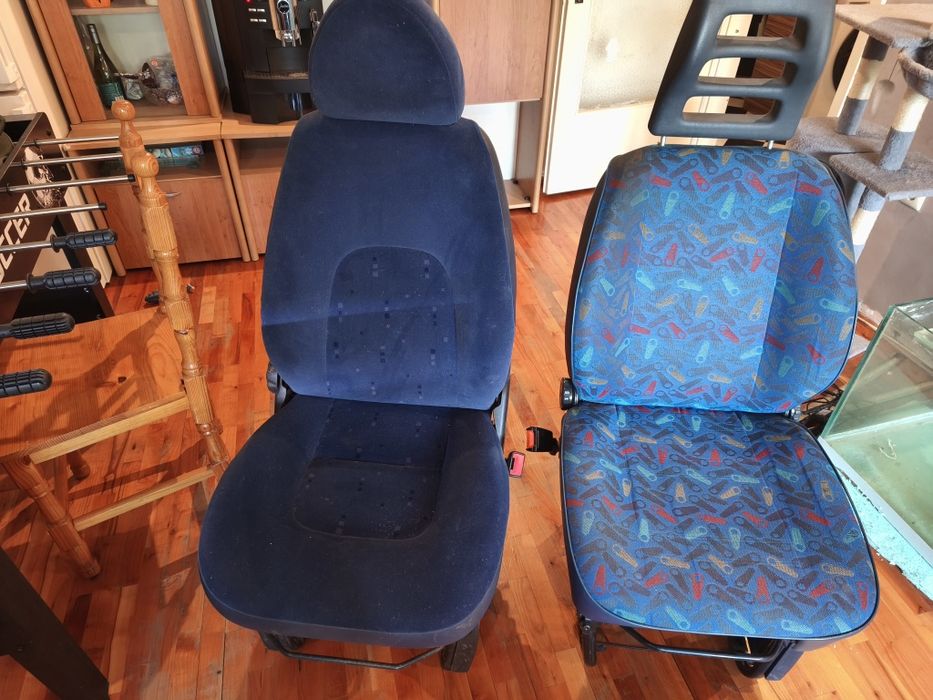 Продавам две седалки за Фиат докато и една конзола