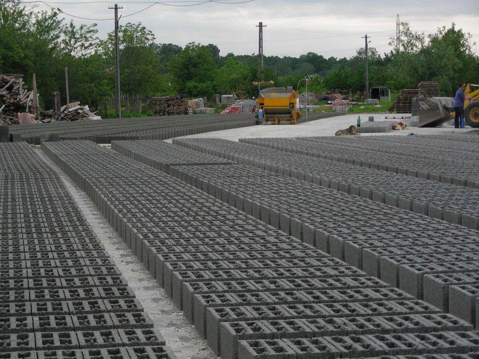 Boltari   beton  gard si stilp