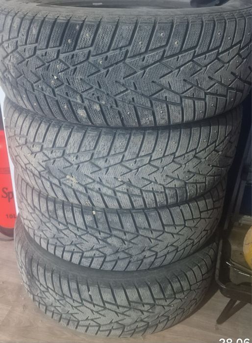 Продается зимние шины 265/65/17  шипованный износ 10%