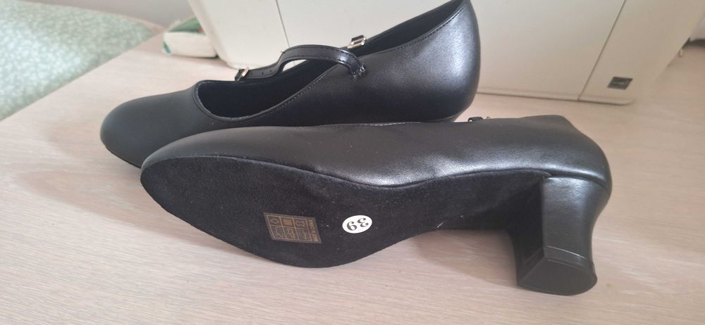 Pantofi de dans piele ,noi