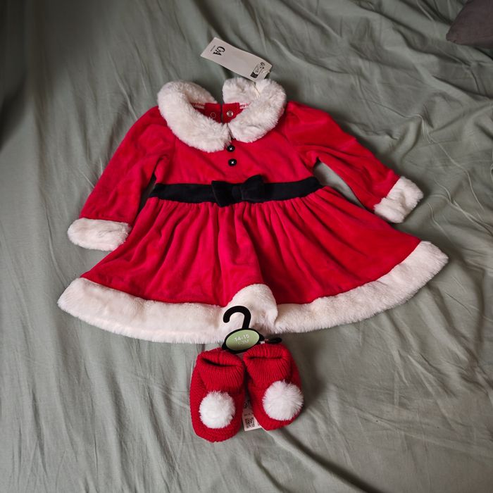 Vând set rochiță bebe+botoșei, NOU, marimea 68 cm, preț 50 lei/set