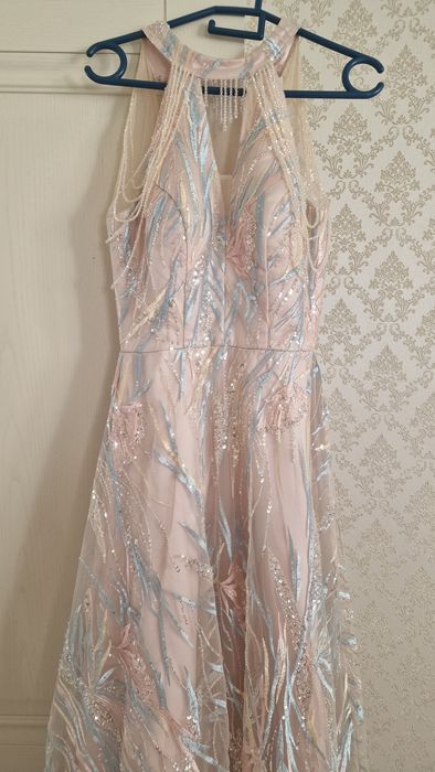 Вечернее платье в пол с пайетками