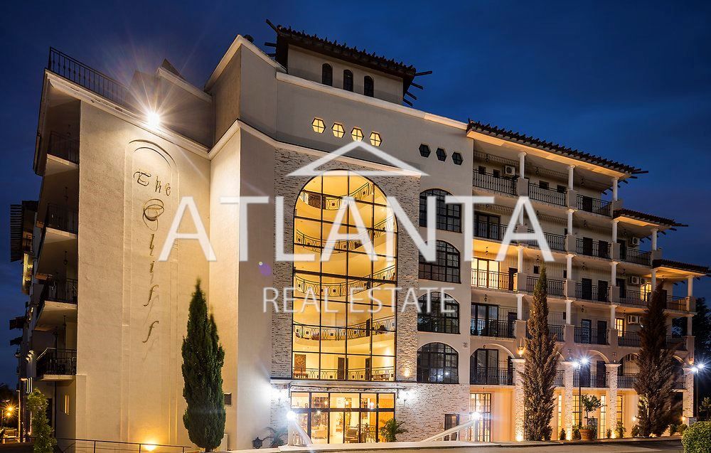 Продава се Тристаен апартамент в Обзор - 124 кв.м за 1291 €/кв.м - Снимка #1