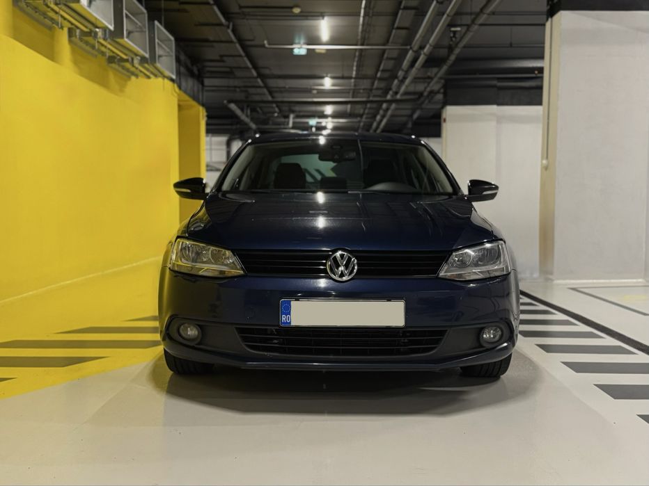 VOLKSWAGEN Jetta