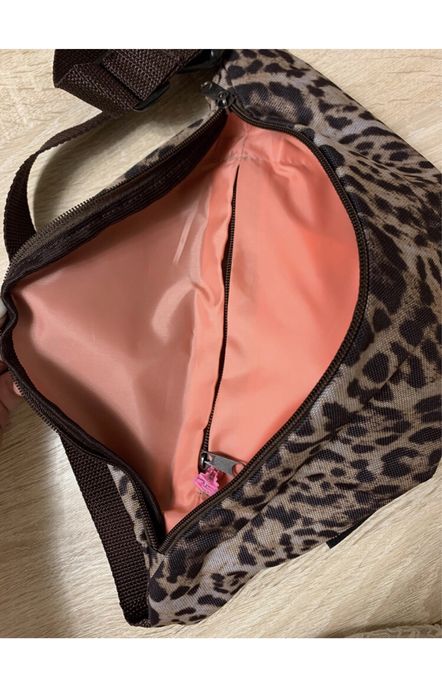 Новая. Поясная леопардовая сумка.