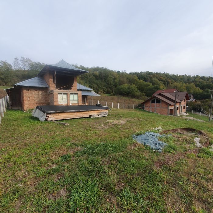 casa de vanzare la rosu