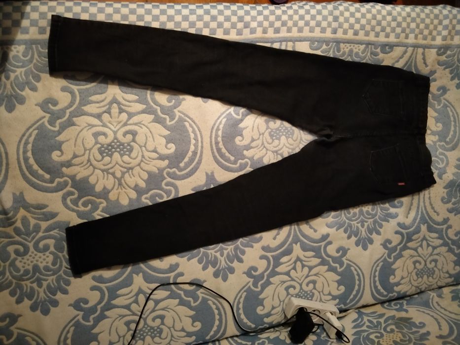 Продам джинсы женские размер 28