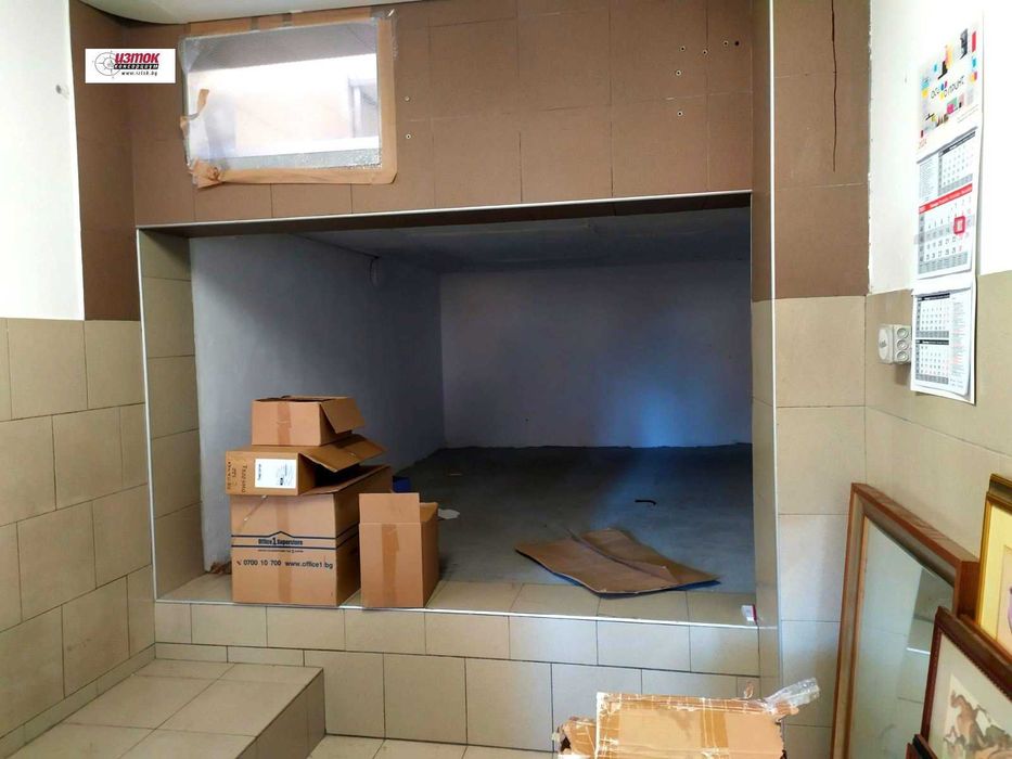 Дава се под наем Промишлена сграда в с. Хаджи Димитър, Област Добрич - 200 кв.м за 765 € - Снимка #9