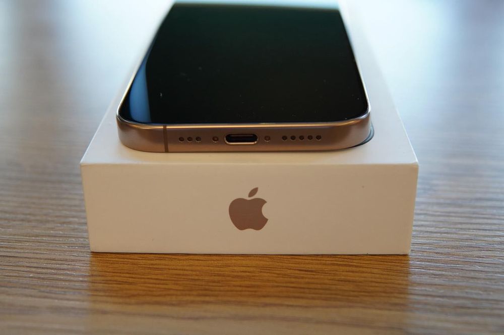 apple iPhone 16 pro