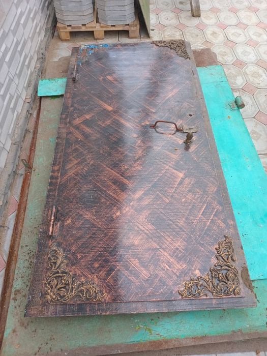 Продам металлическую  дверь