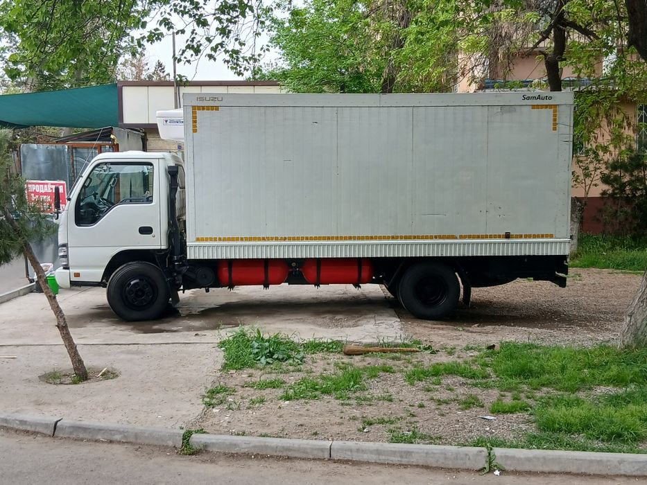 Isuzi npr  Рефрижератор