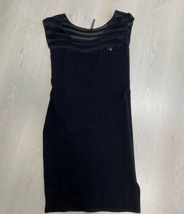 Красивое платье Guess