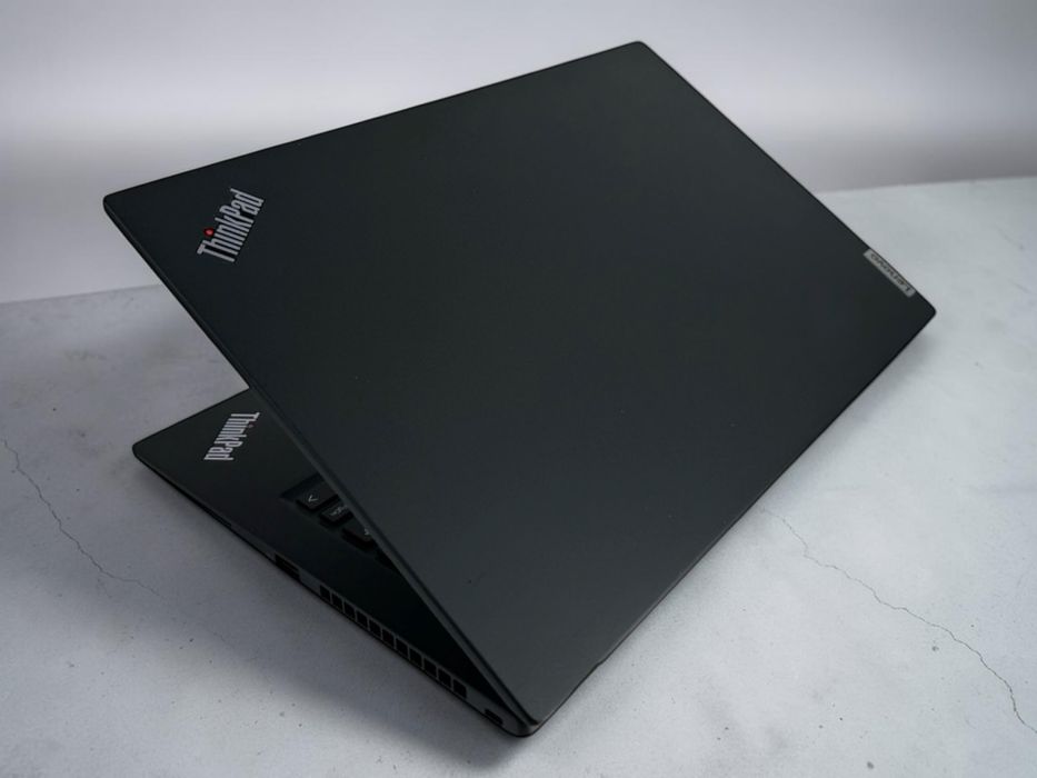 Lenovo ThinkPad T14s Gen 2 14' FHD i7-1185G7 32GB 512GB Xe Graphics