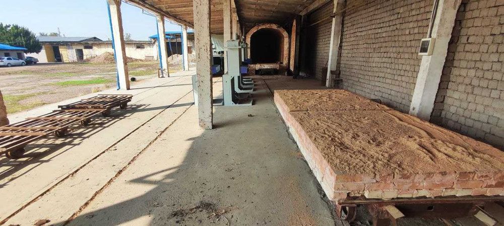 Продаётся земельный участок с постройкой