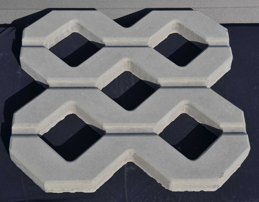 Pavaje gradina,dale si capace  gard.