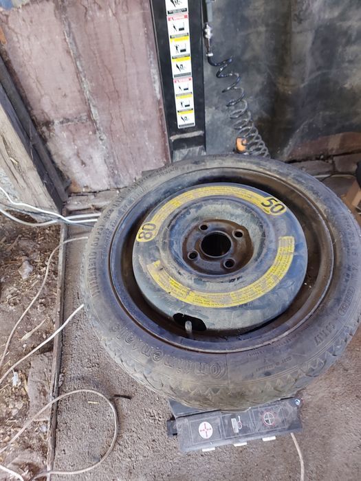 Продавам гуми и джанти и резервни гуми