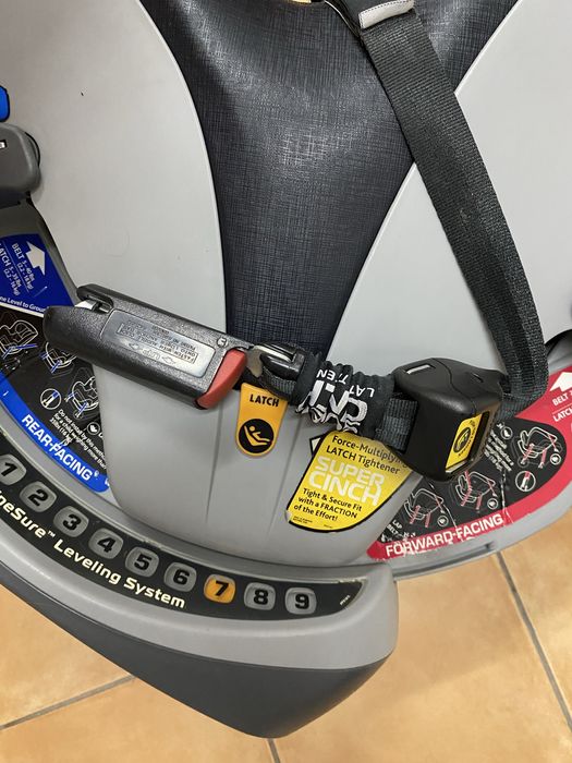 Scaun auto copil Chicco NextFit Zip-IX- ISOFIX, stare foarte buna