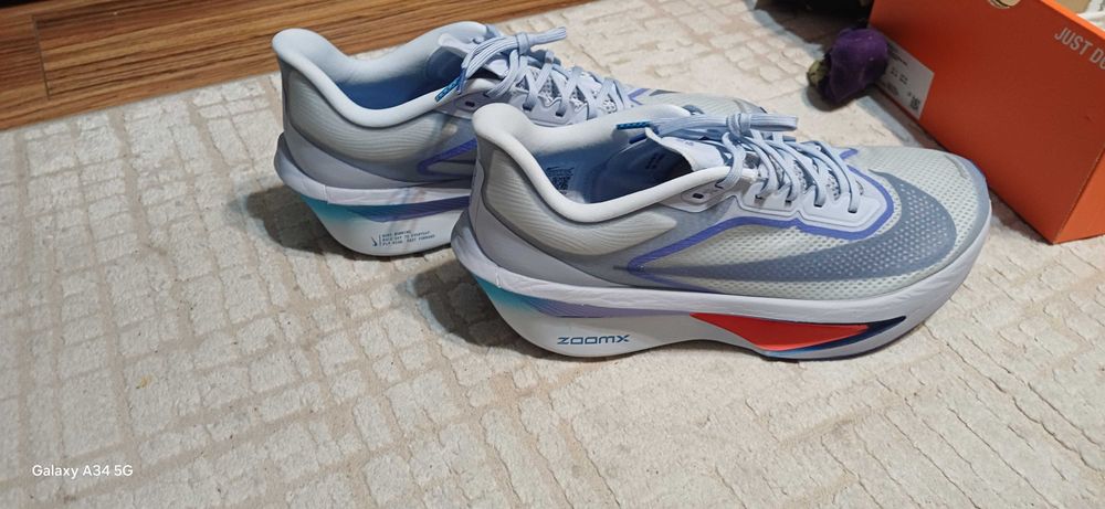 2 чифта нови маратонки