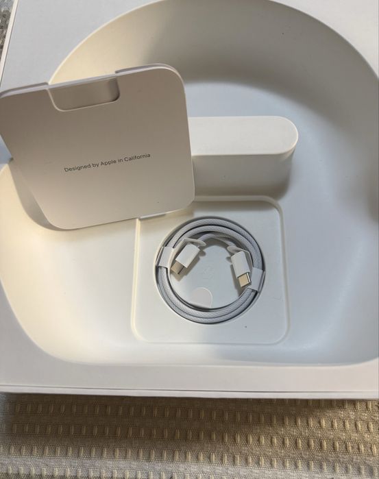 Air Pods Max син цвят