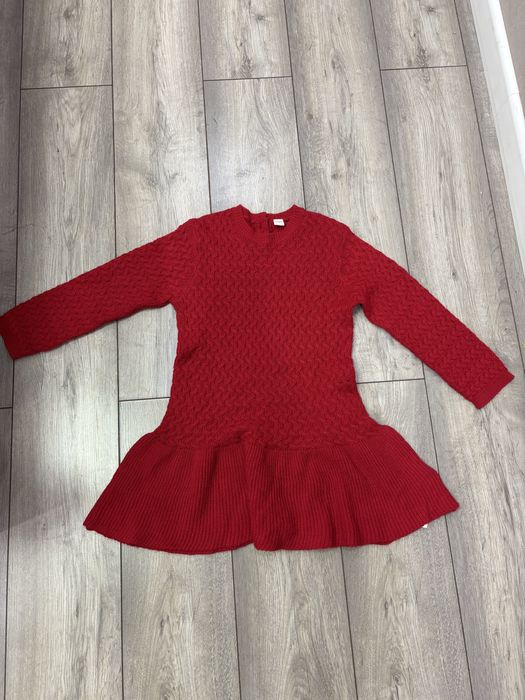 Продам 4 платья для девочки