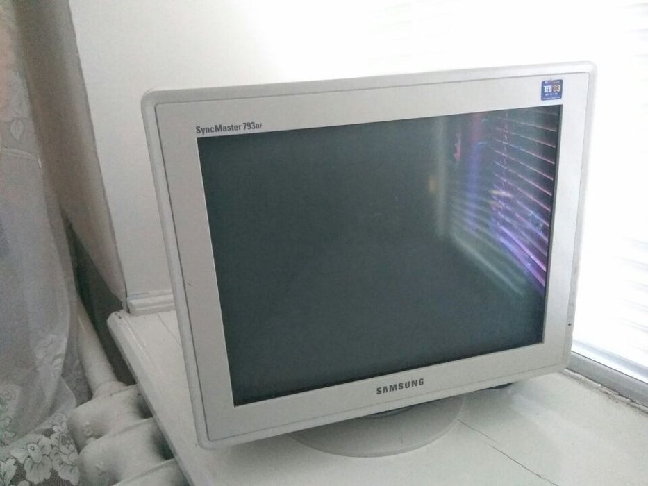 Компьютер. Системный блок. Монитор Samsung.