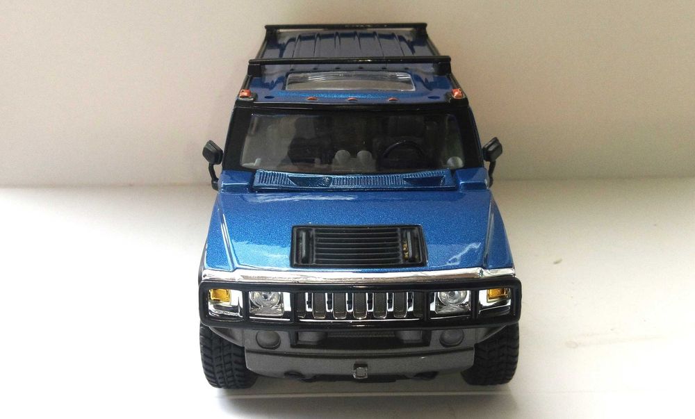 Метални Колички HUMMER Maisto 1:24 - 1:27