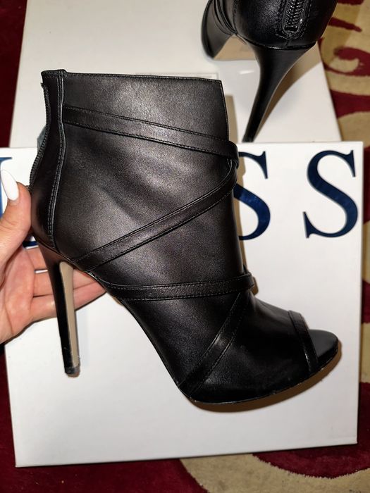 Pantofi cu toc de piele Guess marimea 39