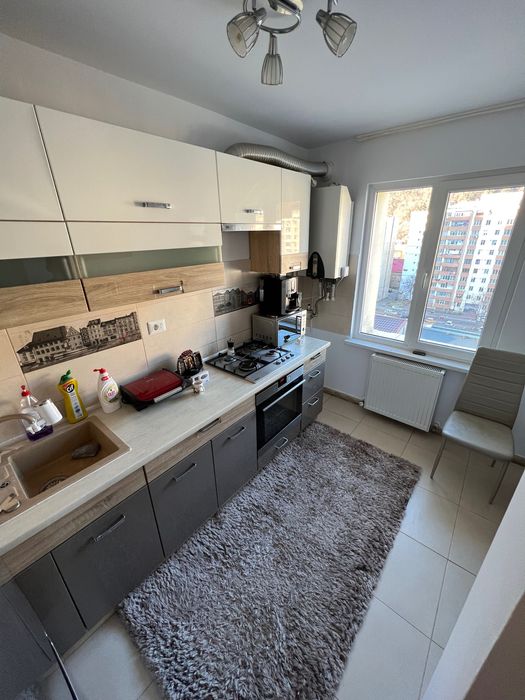 Proprietar inchiriez apartament 2 camere central (mobilat si utilat)