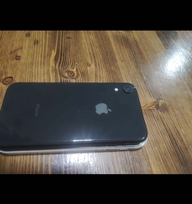 iPhone XR в хорошем состоянии