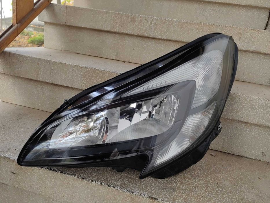 Фар Opel Corsa E LED DRL ляв / Фар Опел Корса Е Оригинален