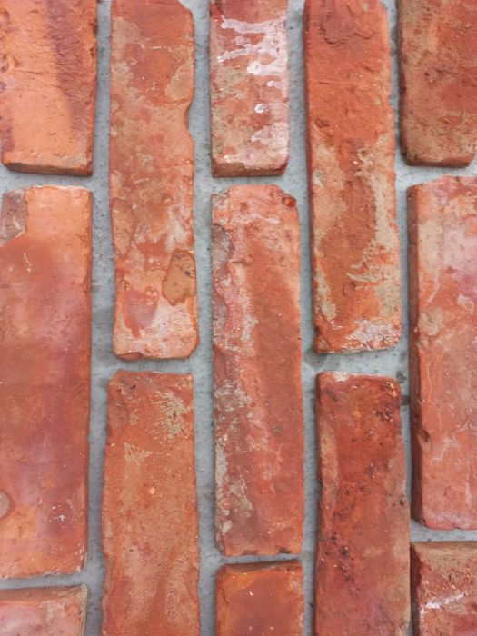 Vând caramida feliata rustica