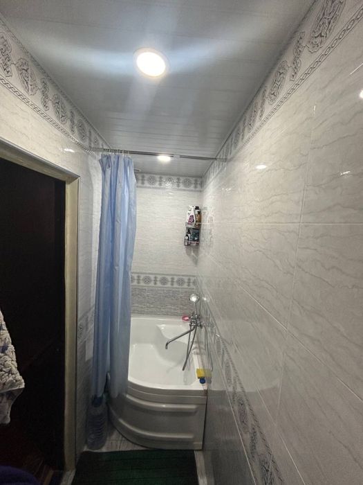 Продается 3 комнатная квартира  1 этаж  2 этажного дома