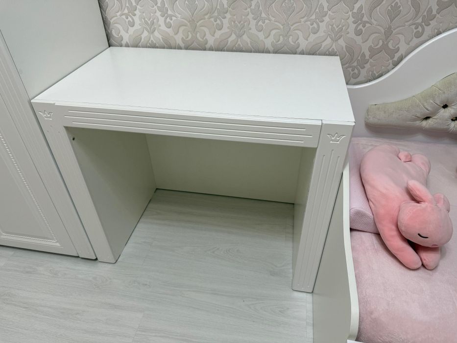 Продам кровать и столик