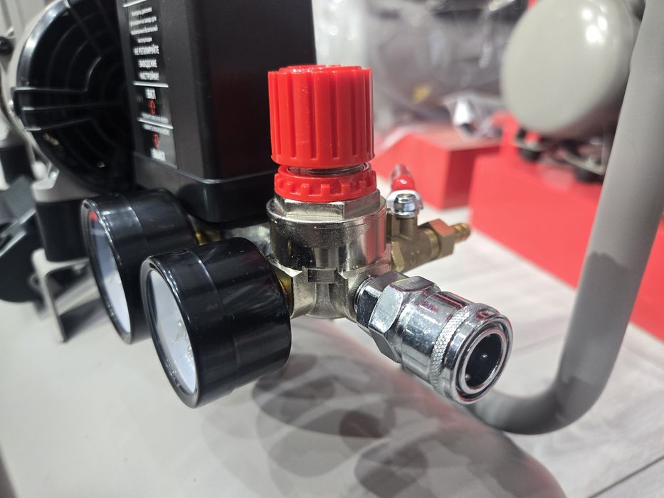 Компрессор. Воздушный компрессор. Безмасляный  компрессор.