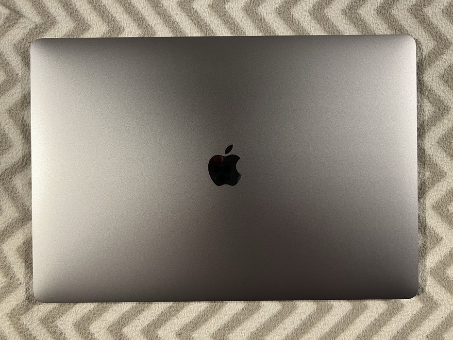 MacBook Pro 16-inch 2019, full box, Cycle Count 140