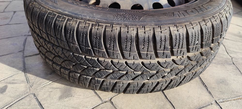 Set jante tablă R16 cu anvelope de iarnă cu protecție jantă