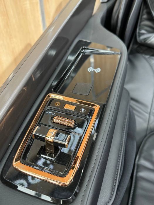 Massajniy kreslo Adiks