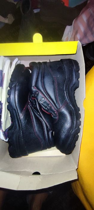 Работни обувки с метално бомбе 42