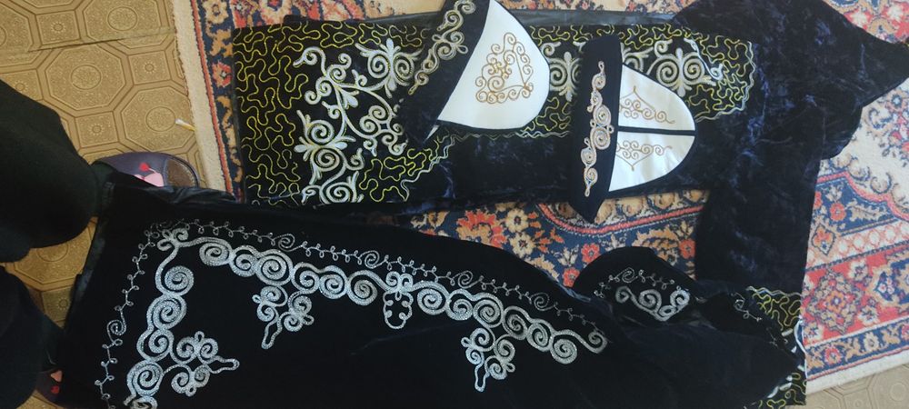 Продам 2 новых чапана