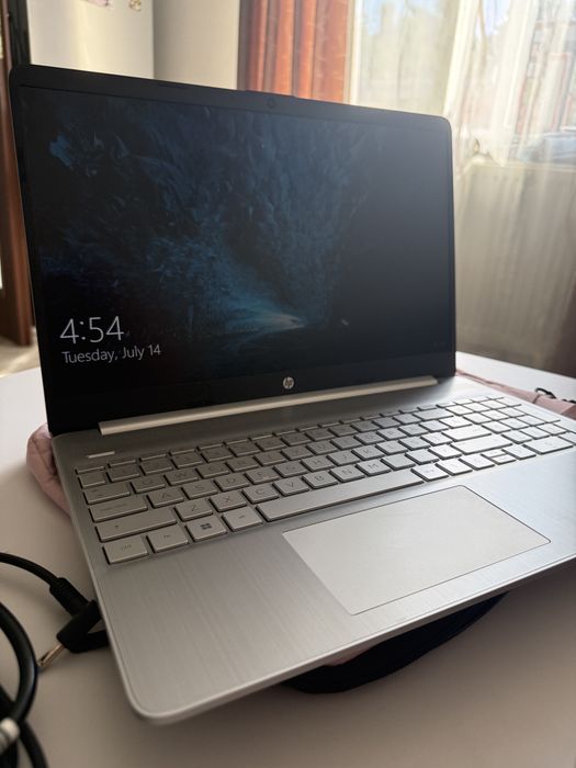 Laptop HP model 15s-eq2025sq.