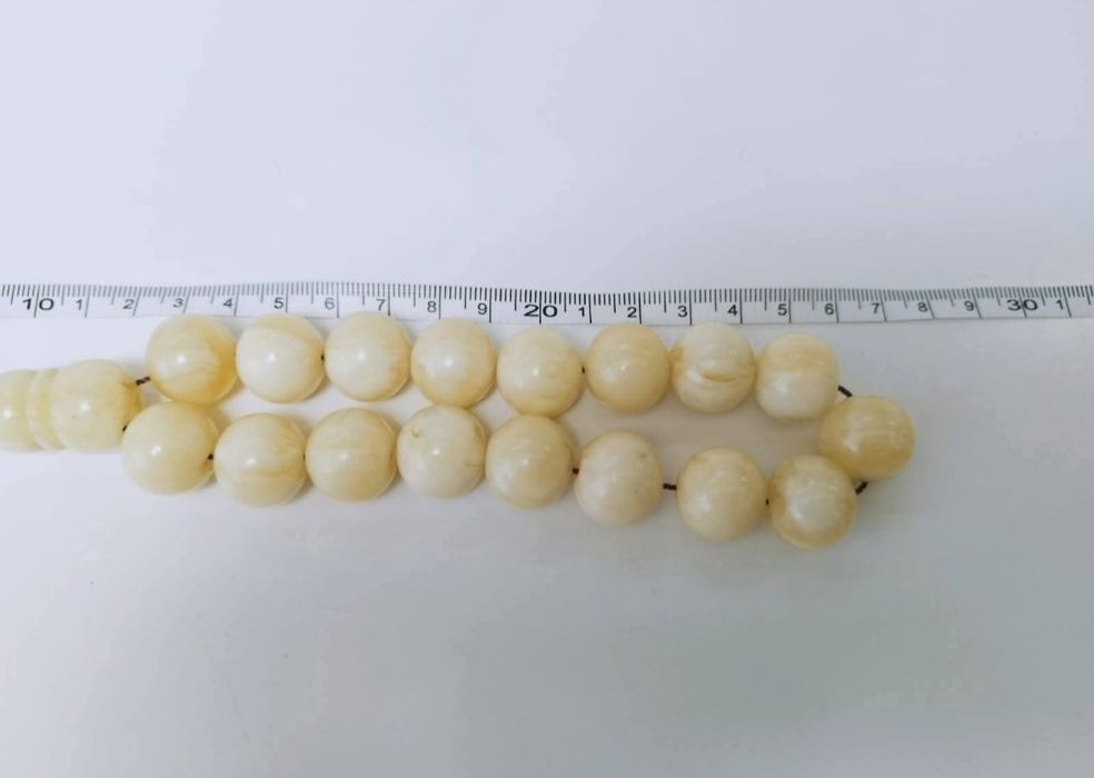 Vechi matanii rozariu din chihlimbar baltic alb butter amber natural, in stil maslina, rar