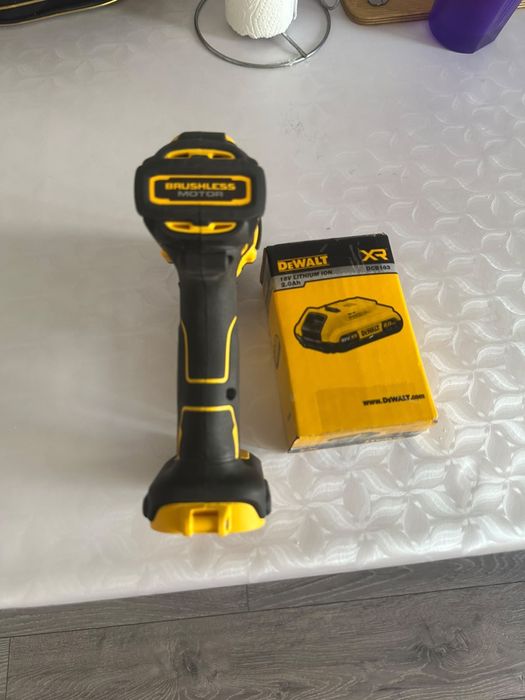 Продам дрель-шуруповерт DeWALT