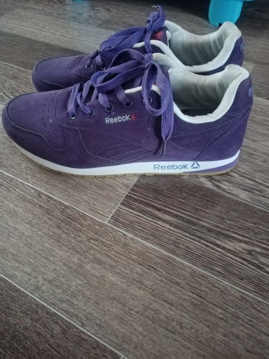 Женские крассовки Reebok.