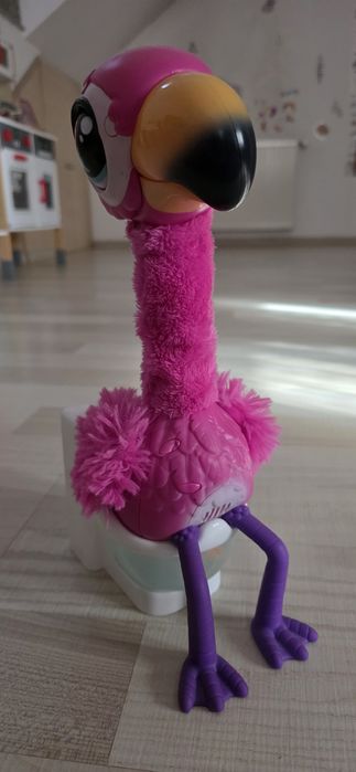 Jucarie flamingo care face caca