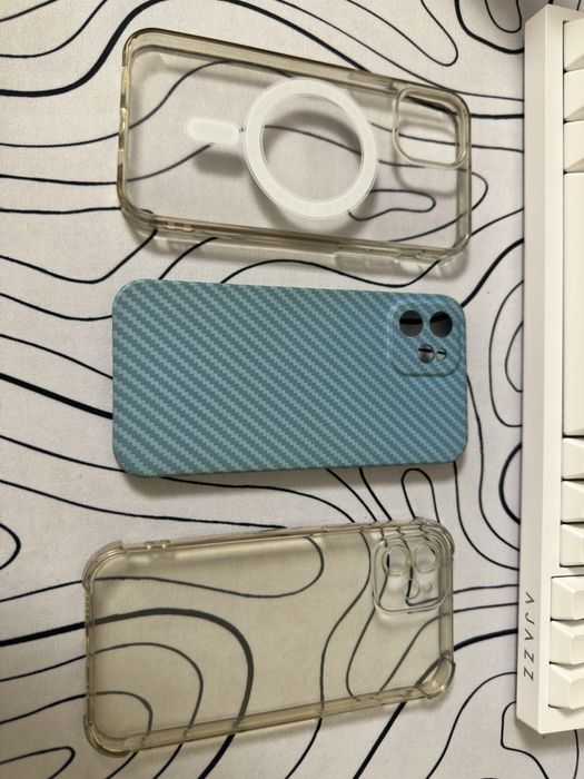 Продам чехлы на айфон 12