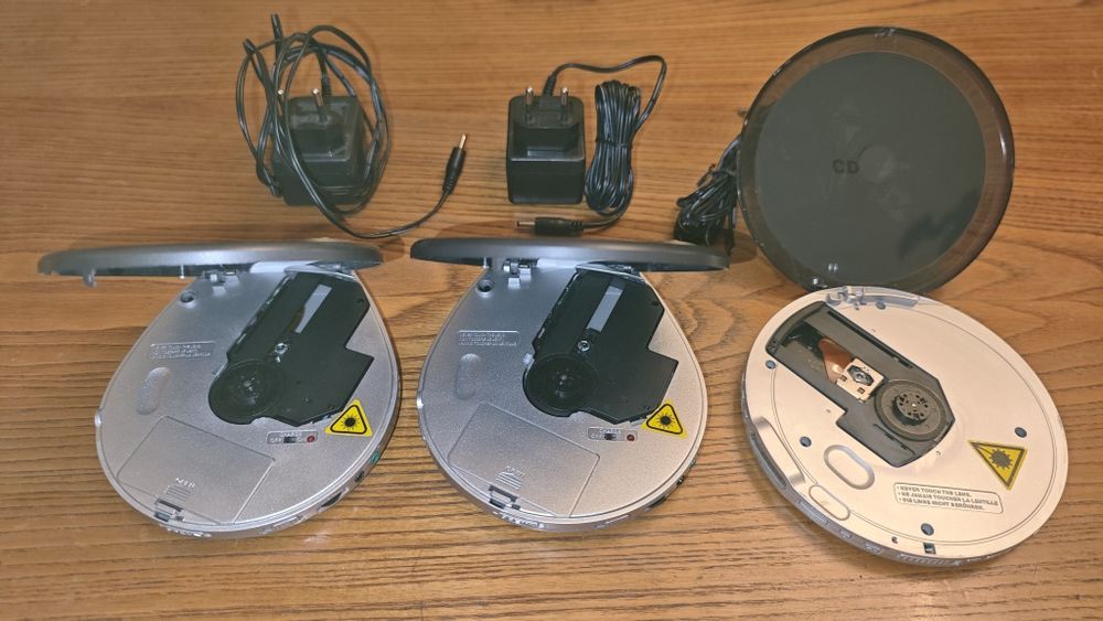 Продавам MP3 + CD Player + Адаптери
