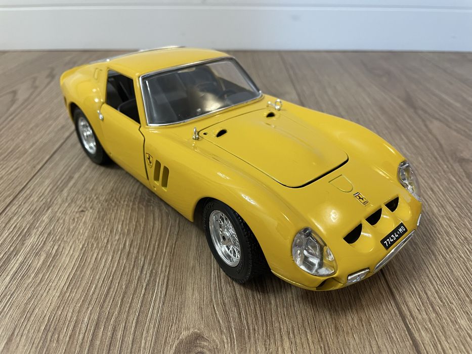 Ferrari GTO 1/18 Bburago