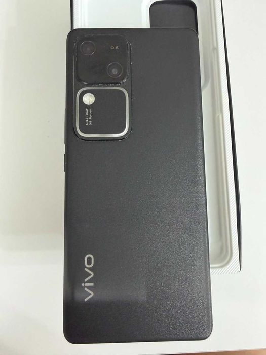 продается Vivo V30